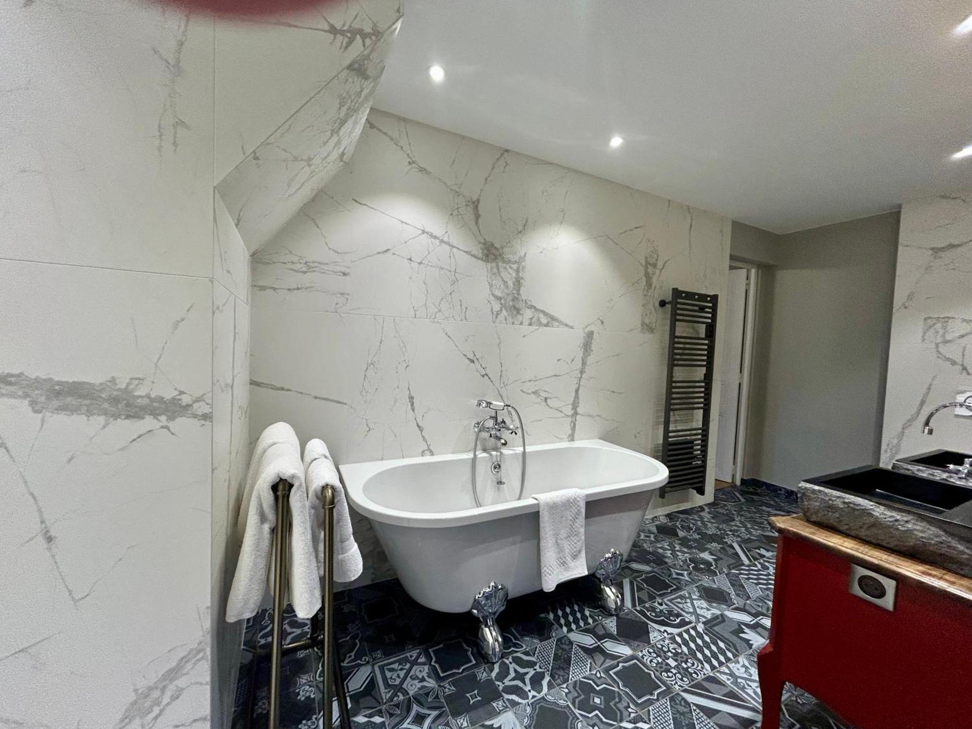 Chateau De La Rive - Suite Prestige - Chambre 2 Personnes Cruet Bagian luar foto