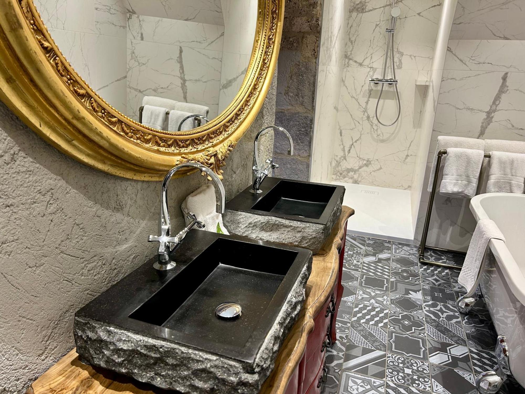 Chateau De La Rive - Suite Prestige - Chambre 2 Personnes Cruet Bagian luar foto